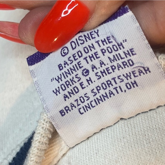 Vintage Winnie the Pooh 100 Acre Collection Sweatshirt Size Medium - Picture 9 of 9